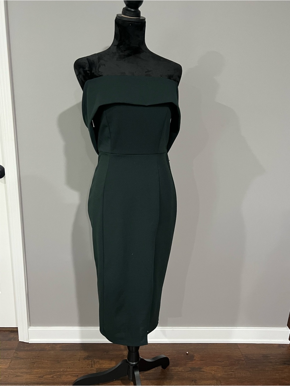 Elegant Off-Shoulder Dark Green Midi Dress